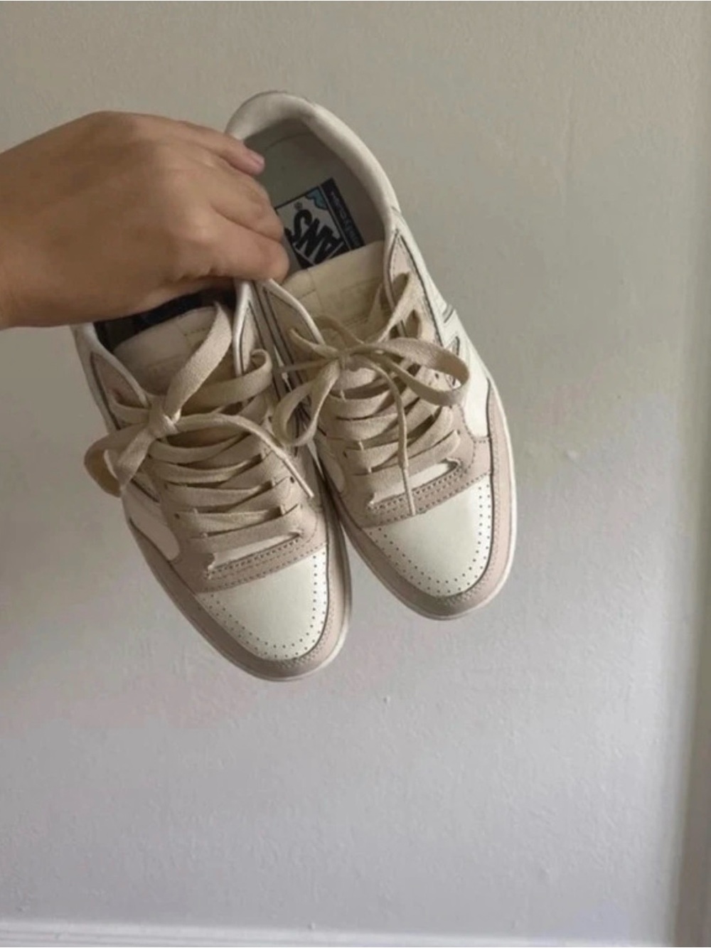 Vans Women's Beige and Cream Low-Top Sneakers